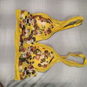 Yellow flowered Bandeu